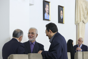 Iran’s new cabinet holds first session