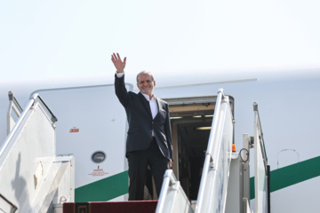 El presidente Pezeshkian parte rumbo a Catar