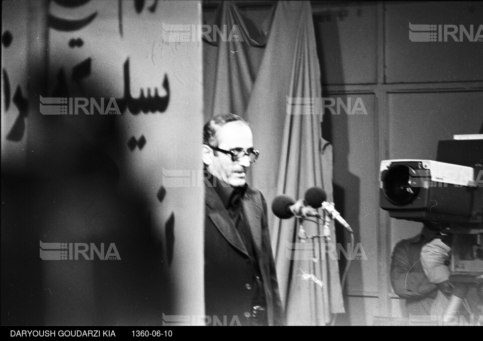 مراسم یادبود شهیدان رجایی و باهنر از سوی امام خمینی - سخنرانی برادر شهید رجایی