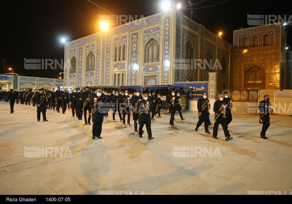 مراسم لاله گردانی خدام حرمین احمدی و محمدی (ع) در شیراز