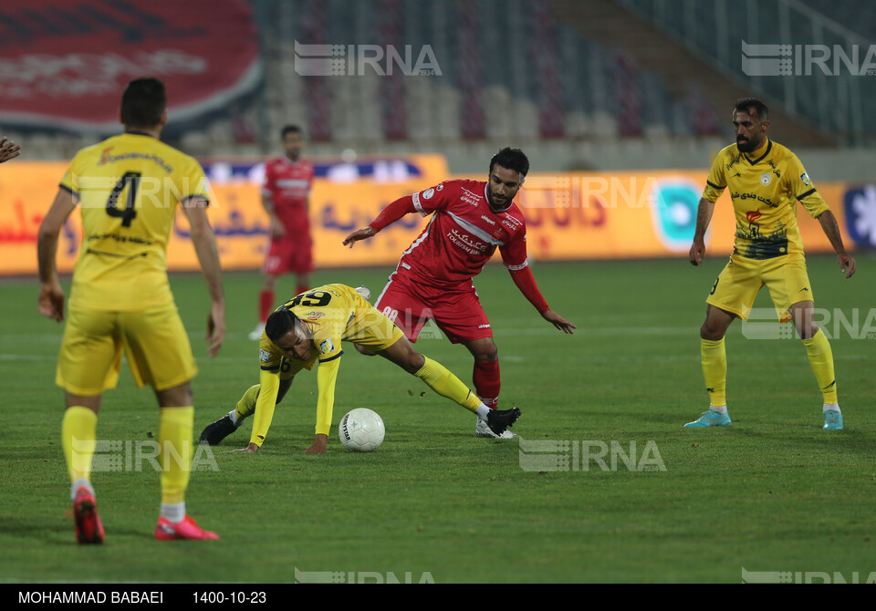 دیدار تیمهای فوتبال پرسپولیس و فجر سپاسی شیراز