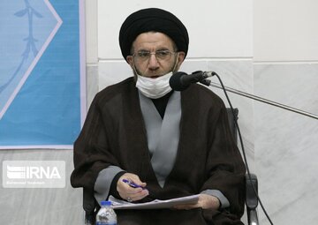 نماینده ولی‌فقیه در لرستان: ارتش ضامن بقای انقلاب اسلامی است