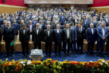 Le président iranien visite l'exposition commerciale internationale avec l'Eurasie