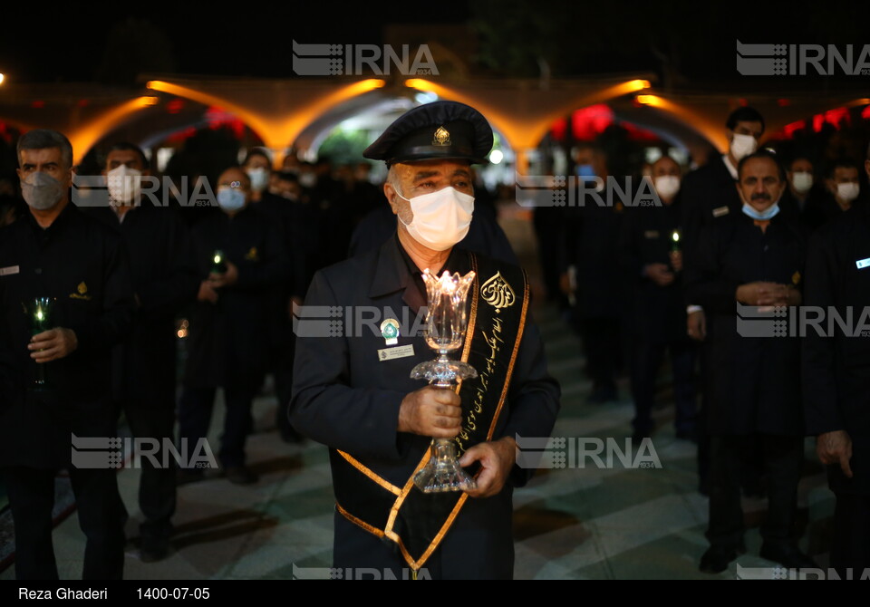 مراسم لاله گردانی خدام حرمین احمدی و محمدی (ع) در شیراز