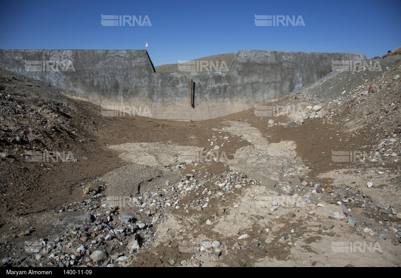 احداث بندهای آبخیزداری در منطقه «کوهشاه احمدی» هرمزگان