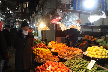 بازار شهر مهاباد در آستانه شب چله