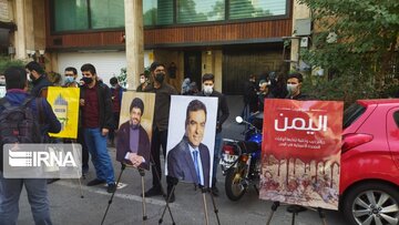 Students demonstrate outside Lebanese Embassy in Tehran