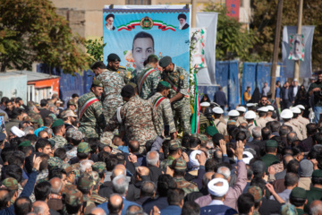 Funeral por el mártir Sayad Mansuri en Kermanshah