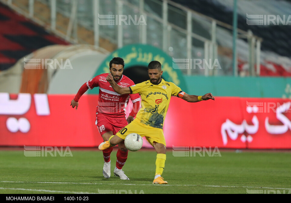 دیدار تیمهای فوتبال پرسپولیس و فجر سپاسی شیراز