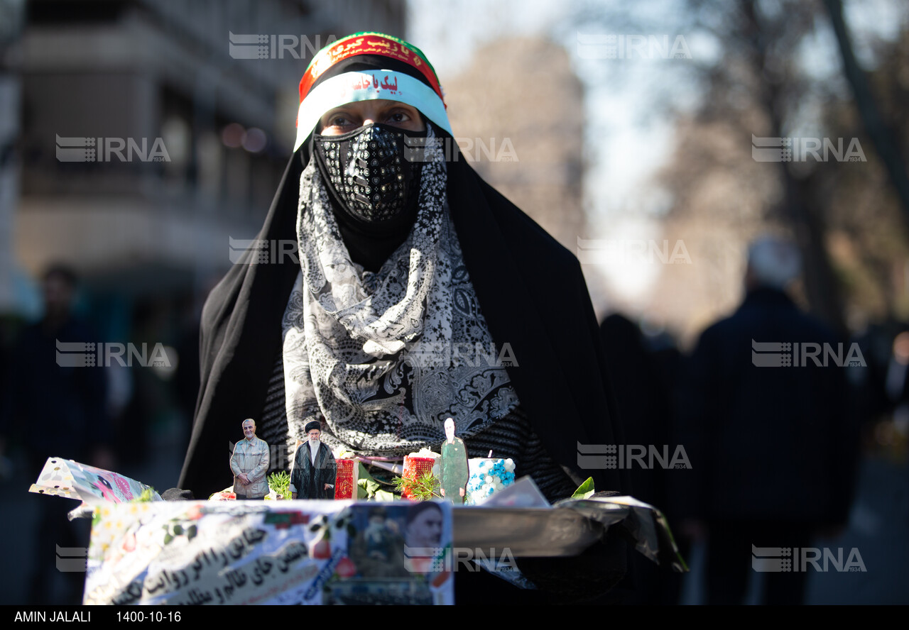 تشییع پیکرهای ۱۵۰ شهید گمنام در تهران