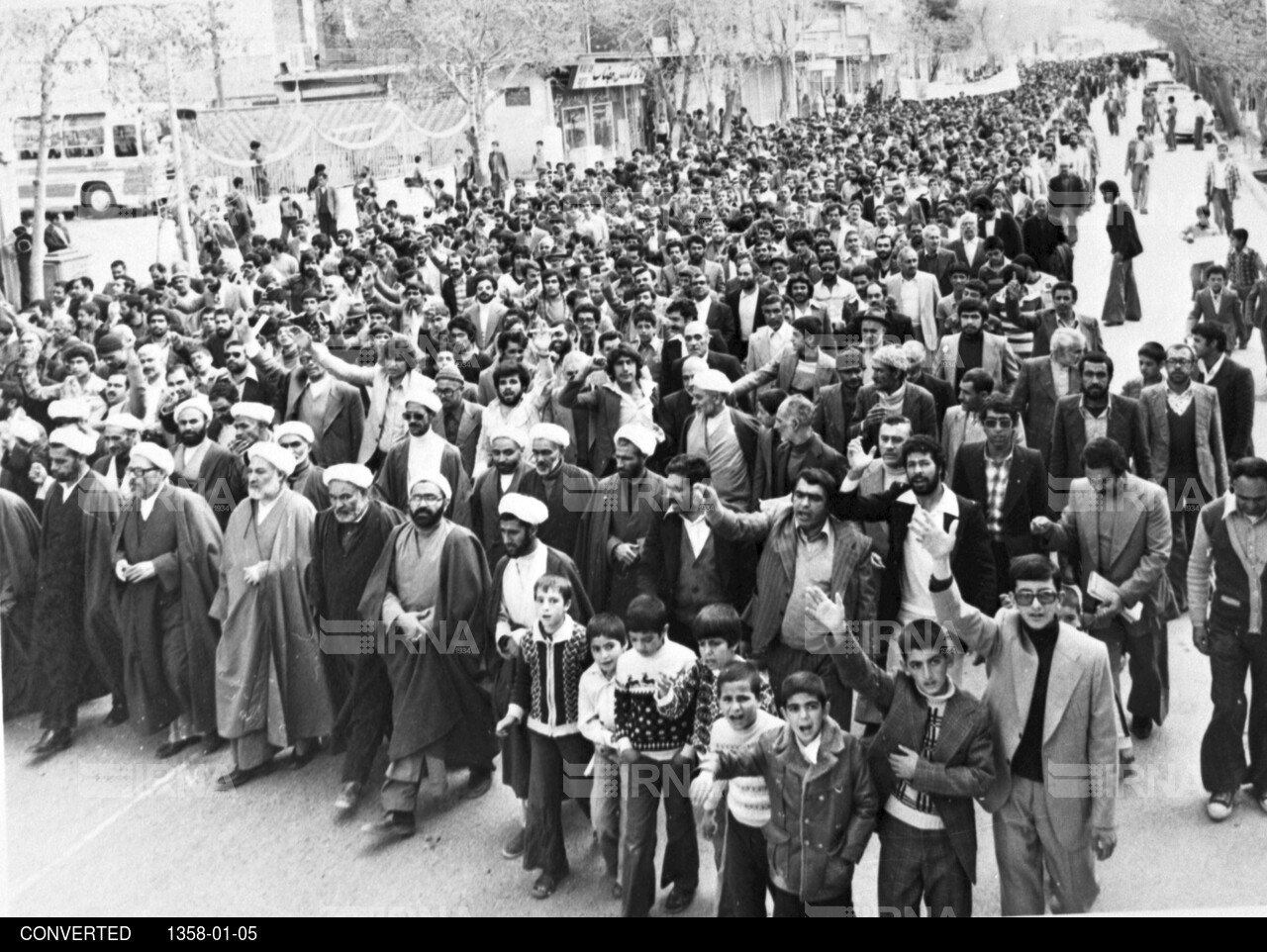 راهپیمایی مردم کرمان در حمایت از امام و جمهوری اسلامی