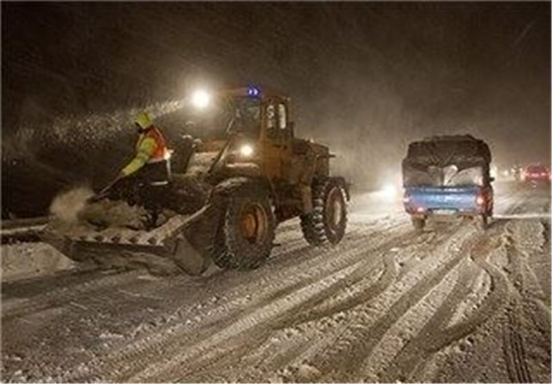 راهداران بیش از 15 هزار کیلومتر از جاده‌های زنجان را برفروبی کردند