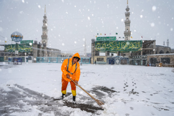 بارش برف در قم