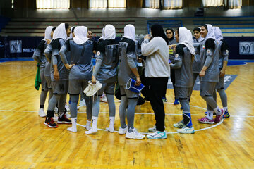 Entrenamiento del equipo femenino iraní de balonmano 
