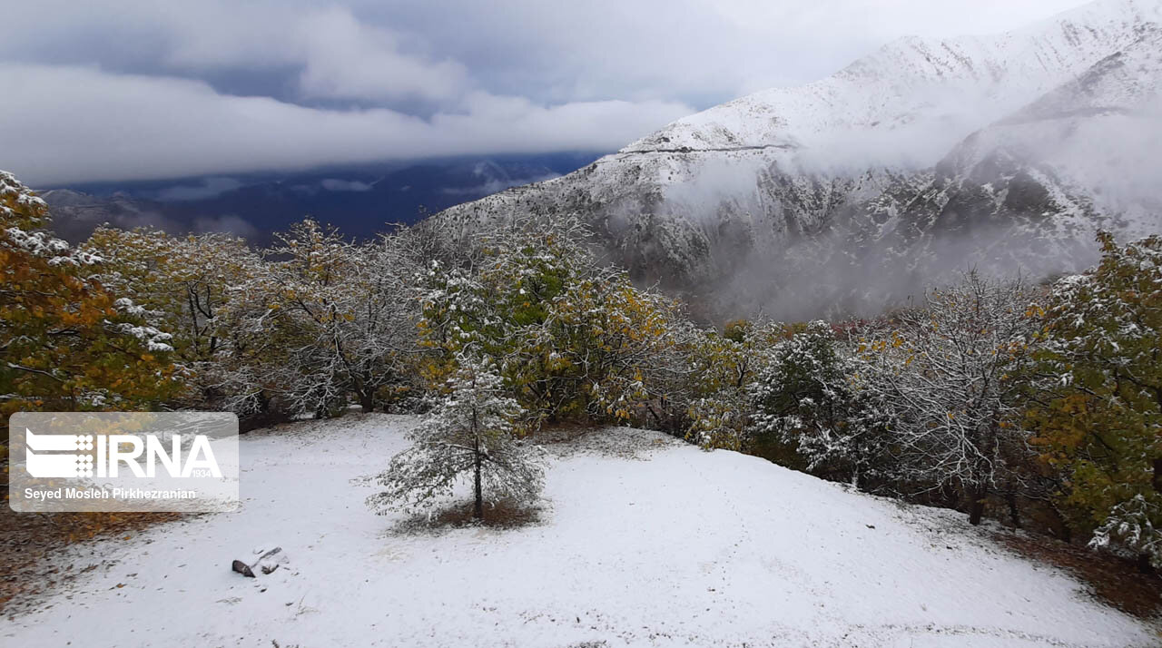 ییلاق‌نشینان ۱۰ شهرستان گلستان برف پاییزی را تجربه کردند