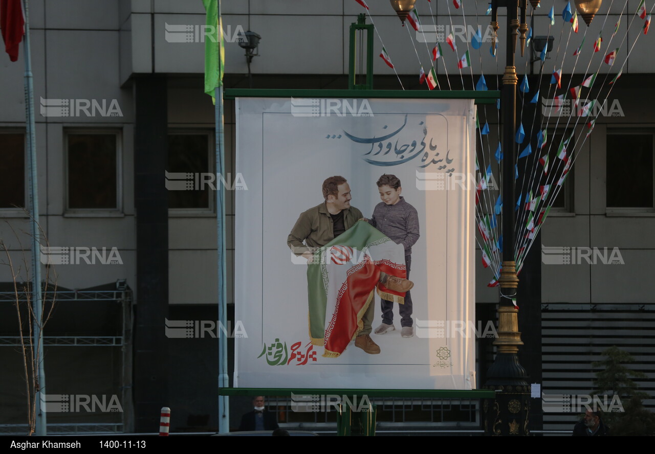 آذین بندی مسیر اصلی راهپیمایی ۲۲ بهمن در تهران
