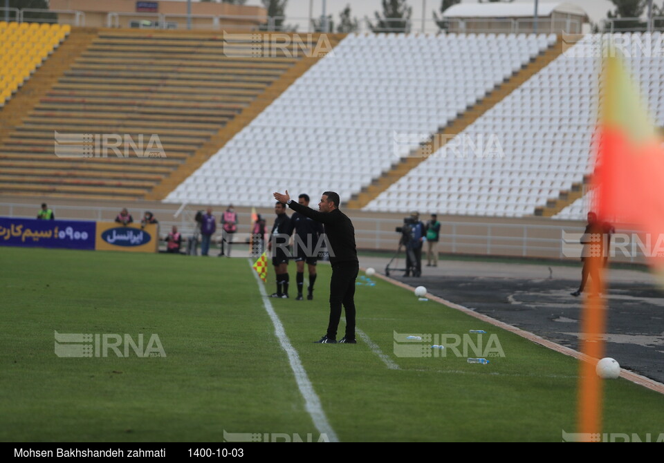 دیدار تیم های فوتبال پدیده مشهد و استقلال تهران