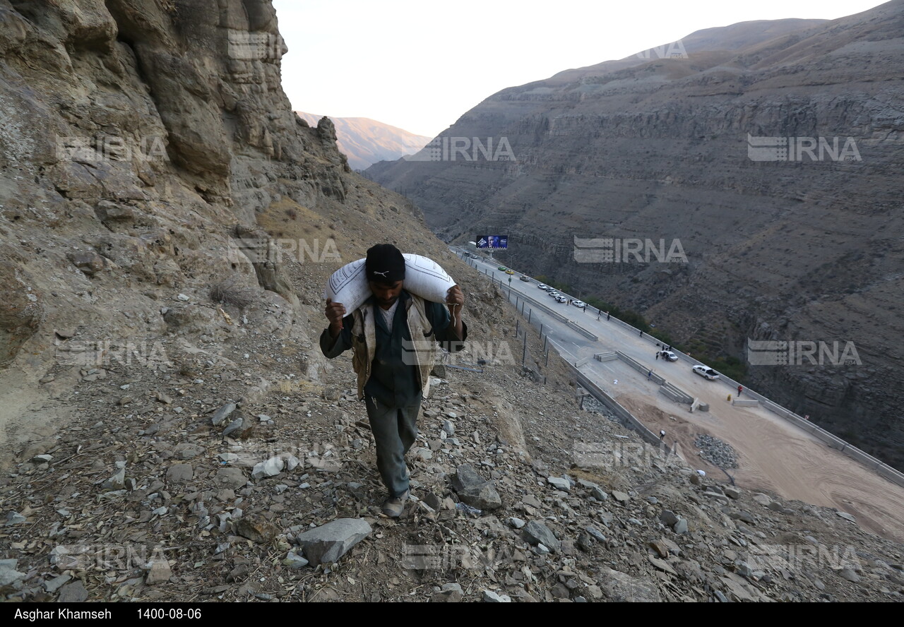 انفجار صخره ۵۰۰۰ تُنی در آزادراه تهران-شمال