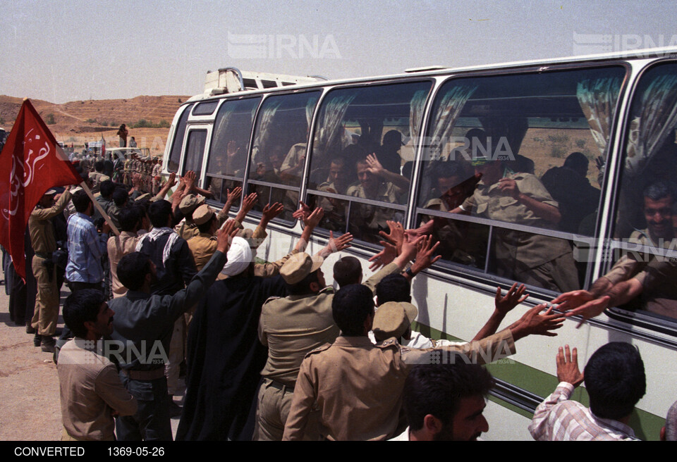 بازگشت نخستین گروه از آزادگان به میهن اسلامی