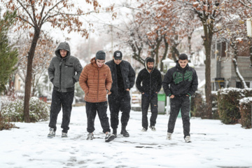 Chutes de neige à Hamadan à l'ouest iranien 