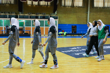 Entrenamiento del equipo femenino iraní de balonmano 
