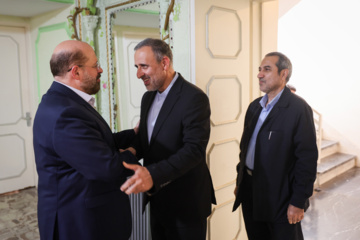 Iran acting FM visits Hamas office