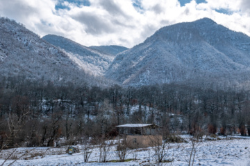 Hiver 2025: nature enneigée des hauteurs de la province de Golestan au nord de l'Iran