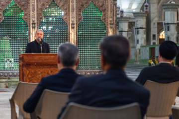 El presidente iraní y su gabinete renuevan su lealtad al Imam Jomeini