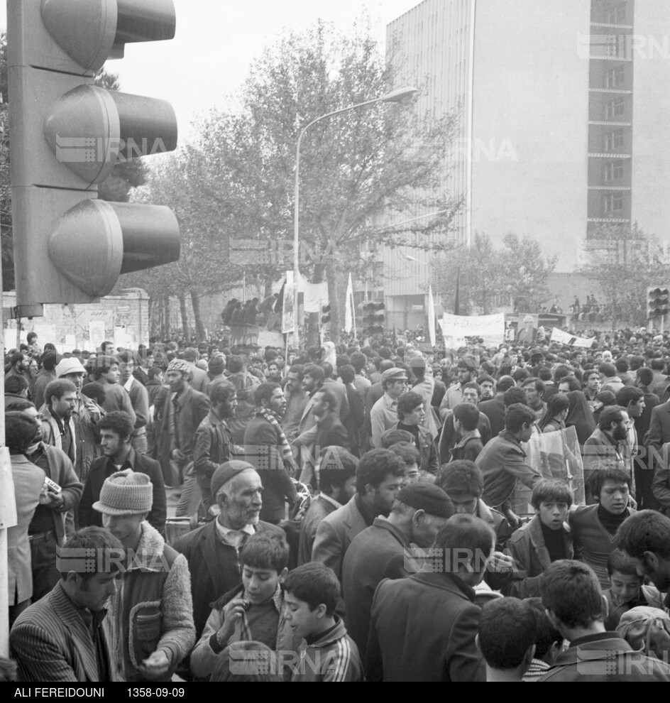 راهپیمایی مردم تهران و نماز جمعه در روز عاشورای حسینی