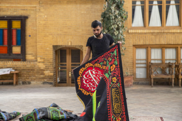 Irán se viste de negro para ceremonias de luto de Muharram