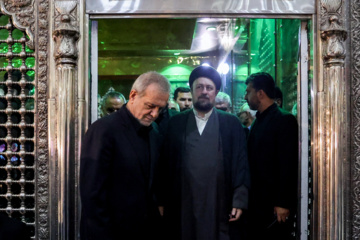 El presidente iraní y su gabinete renuevan su lealtad al Imam Jomeini