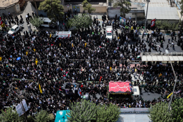 Multitudinario funeral del mártir Haniya en Teherán