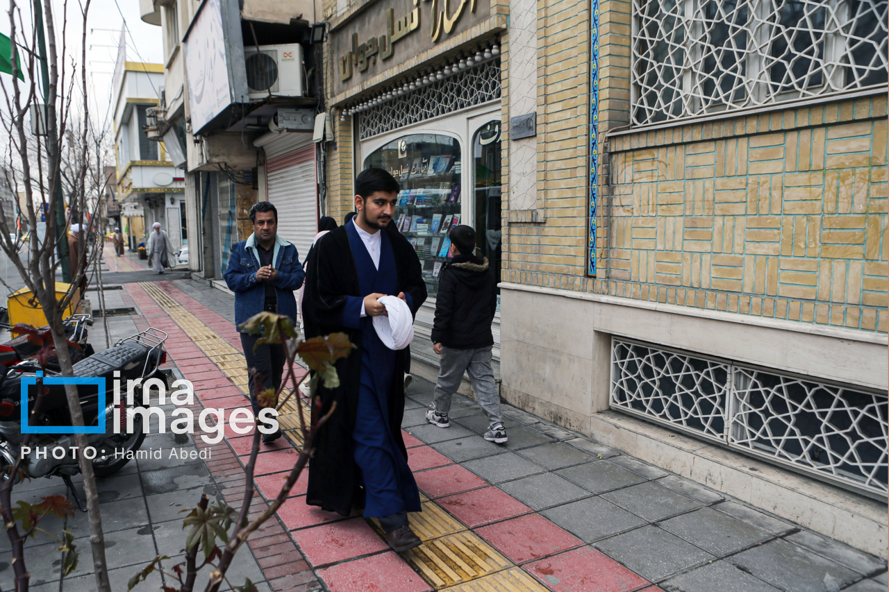 Iran : cérémonies de remise des turbans aux étudiants de l'école de théologie de Qom 