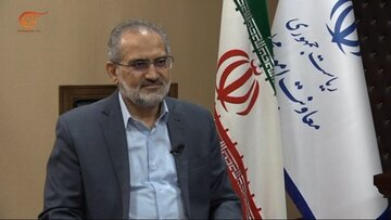 حسینی: دولت جلوی حقوق‌های نجومی را خواهد گرفت