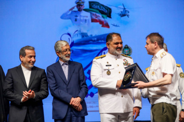 Conmemoración del Día de la Marina del Ejército iraní en Kish 