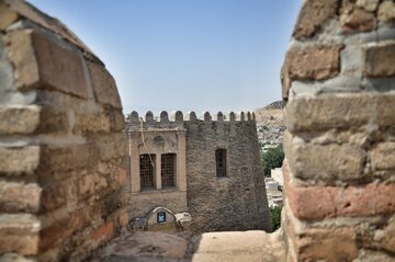 Reconstrucción del castillo Falak ol-Aflak