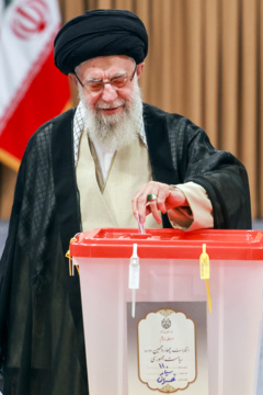 Supreme Leader casts his vote in Iran’s runoff presidential election