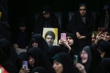 Dernier adieu à l’Iranienne Massoumeh Karbassi tuée en martyr par Israël au Liban

