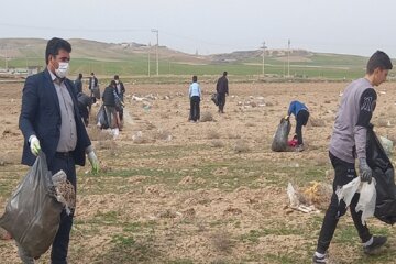 حاشیه روستای «گل‌سليمان آباد» میاندوآب در آستانه روز طبیعت پاکسازی شد