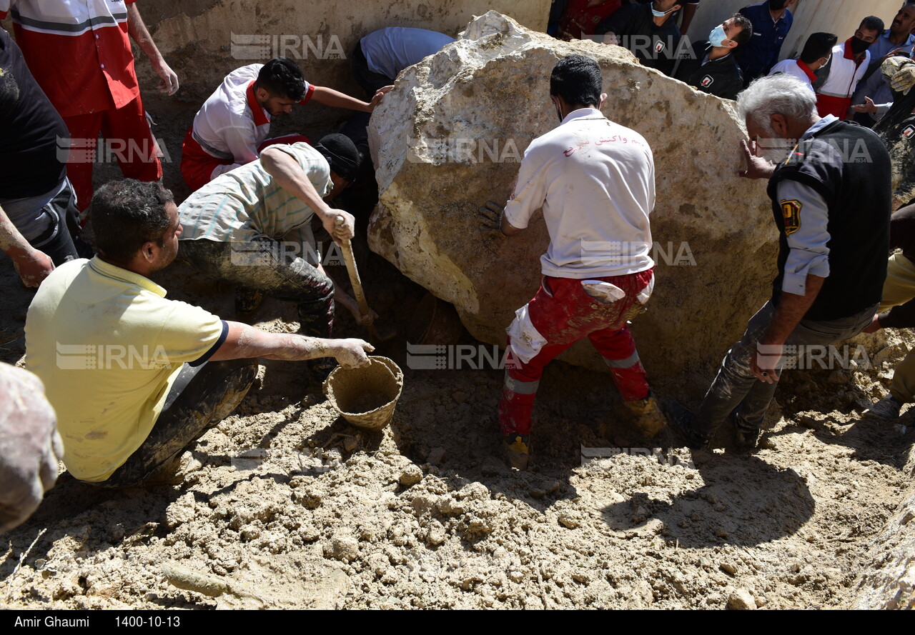 مرگ جوان لاری به علت ریزش کوه ناشی از باران شدید