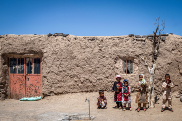 تاجمیر، روستای عروسکهای افسانه‌ای؛ در این روستا تقریبا تمام اهالی مشغول به ساخت عروسک‌های سنتی هستند. هر عروسک نماد یکی از داستان‌های افسانه‌ای فرهنگ خود مردم منطقه است.
