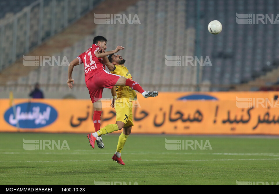 دیدار تیمهای فوتبال پرسپولیس و فجر سپاسی شیراز