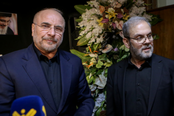 La cérémonie de condoléances pour le martyre de Sayed Hassan Nasrallah (Que sa demeure soit au Paradis) a eu lieu ce lundi 30 septembre 2024 au bureau du Hezbollah libanais  à Téhéran. Photo: Asghar Khamseh