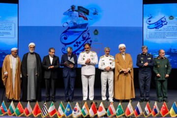 Conmemoración del Día de la Marina del Ejército iraní en Kish 