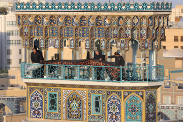 Servants change dome flag at Imam Reza (AS) shrine