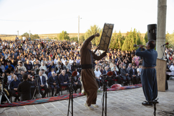 جشنواره ملی کهن آواهای تنبور و موسیقی کردی