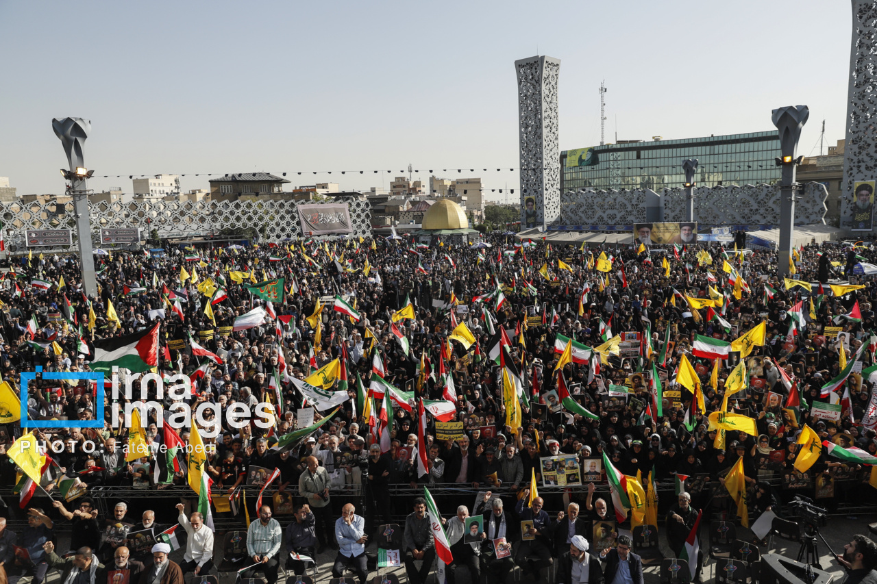 تجمع قدردانی از عملیات وعده صادق ۲ در میدان امام حسین(ع)