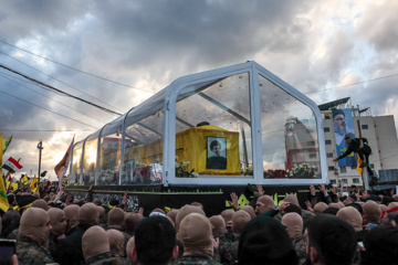 En images : les temps forts des funérailles des martyrs Nasrallah et Safieddine