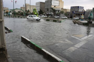 بارندگی وآب گرفتگی در خیابان های سمنان