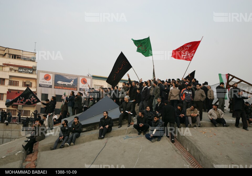 راهپیمایی مردم تهران در اعتراض به هتک حرمت روز عاشورا